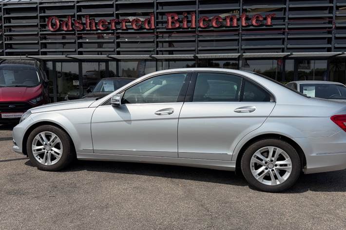 Sølv Mercedes C180 fra 2014