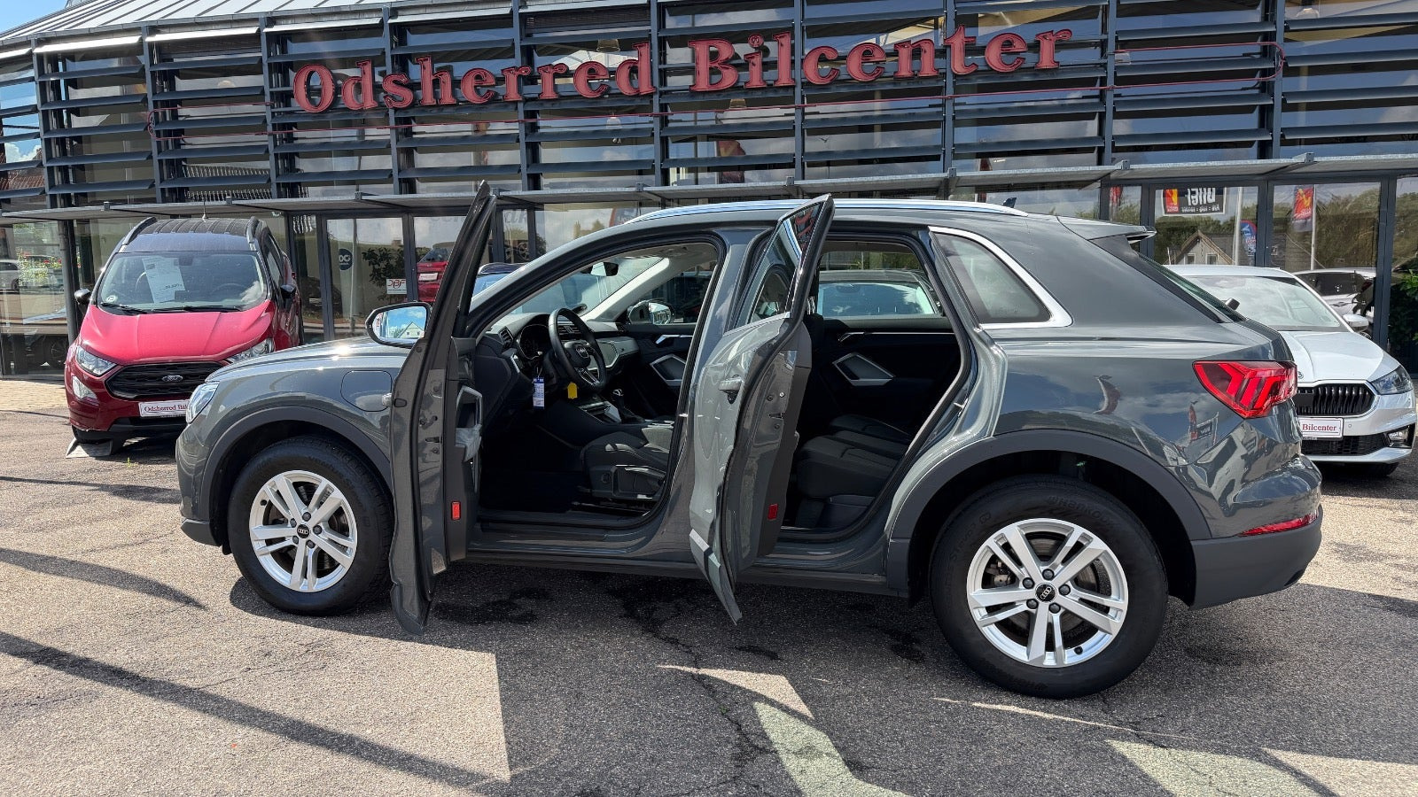 Grå Audi Q3 fra 2022