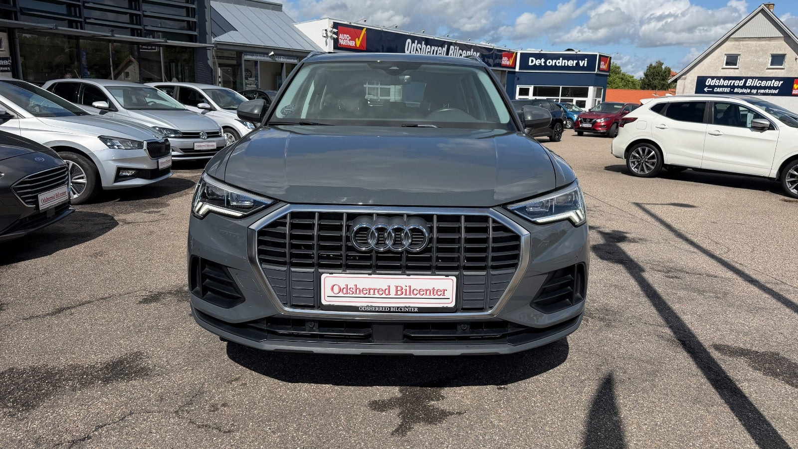 Grå Audi Q3 fra 2022