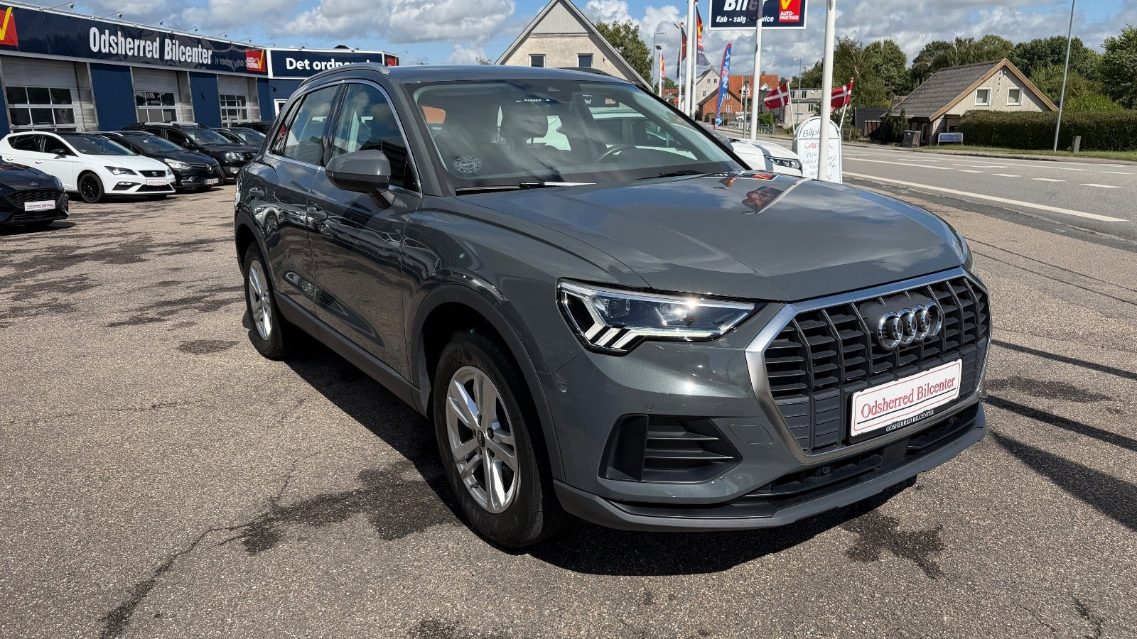 Grå Audi Q3 fra 2022