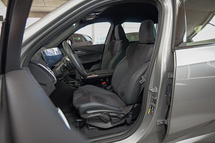 Sølv BMW iX1 fra 2026