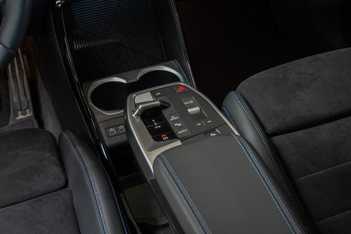 Sølv BMW iX1 fra 2026