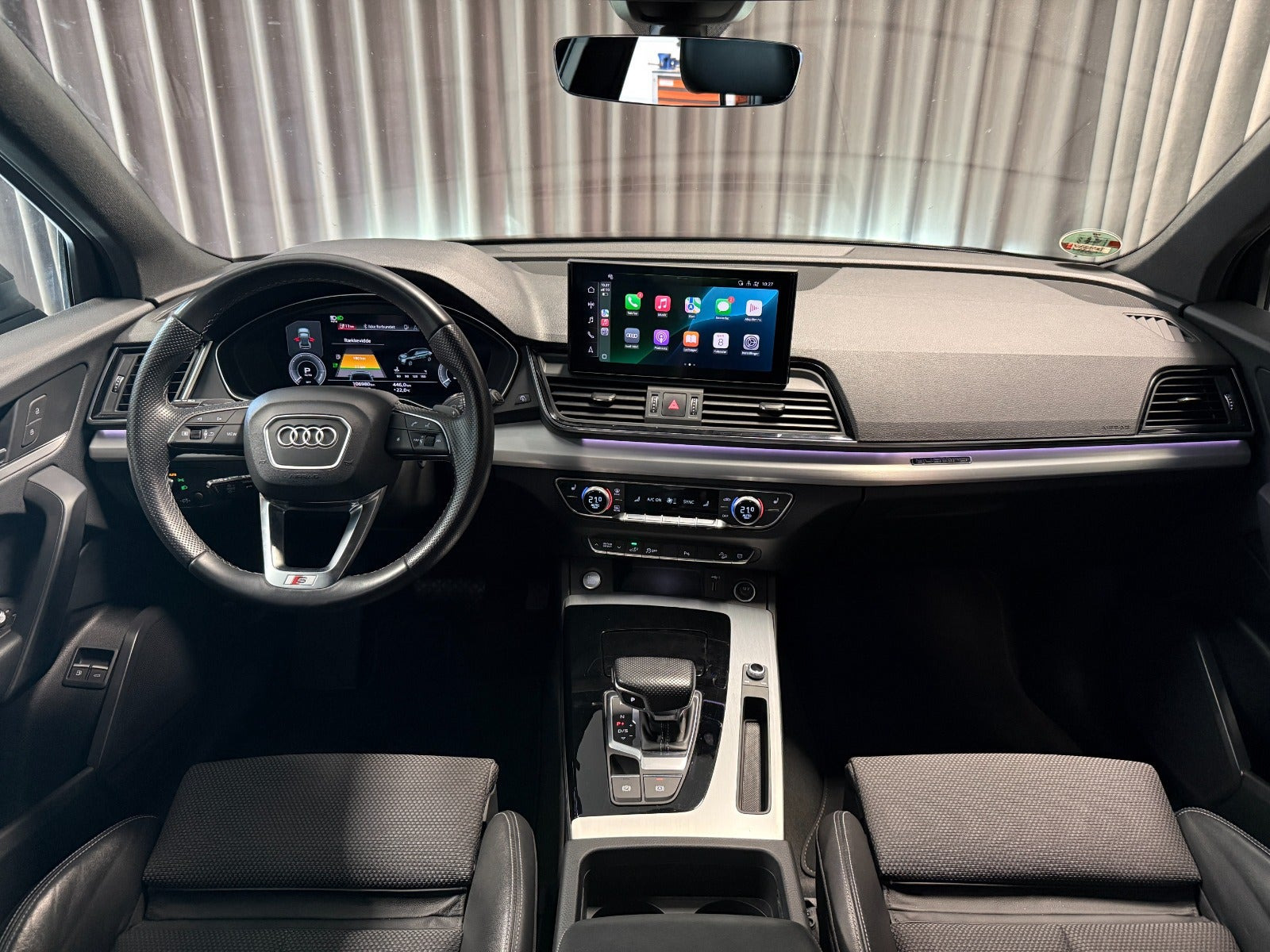 Grå Audi Q5 fra 2022