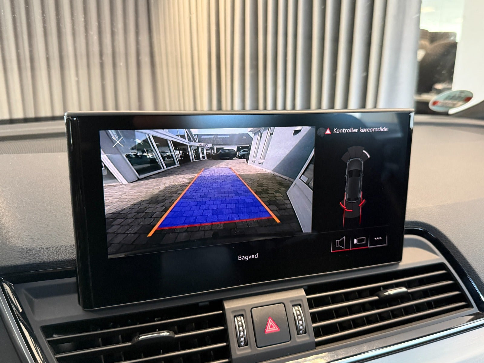 Grå Audi Q5 fra 2022