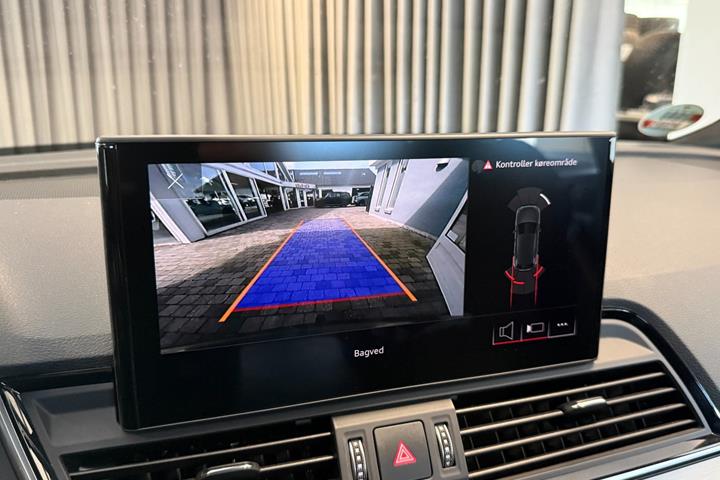 Grå Audi Q5 fra 2022