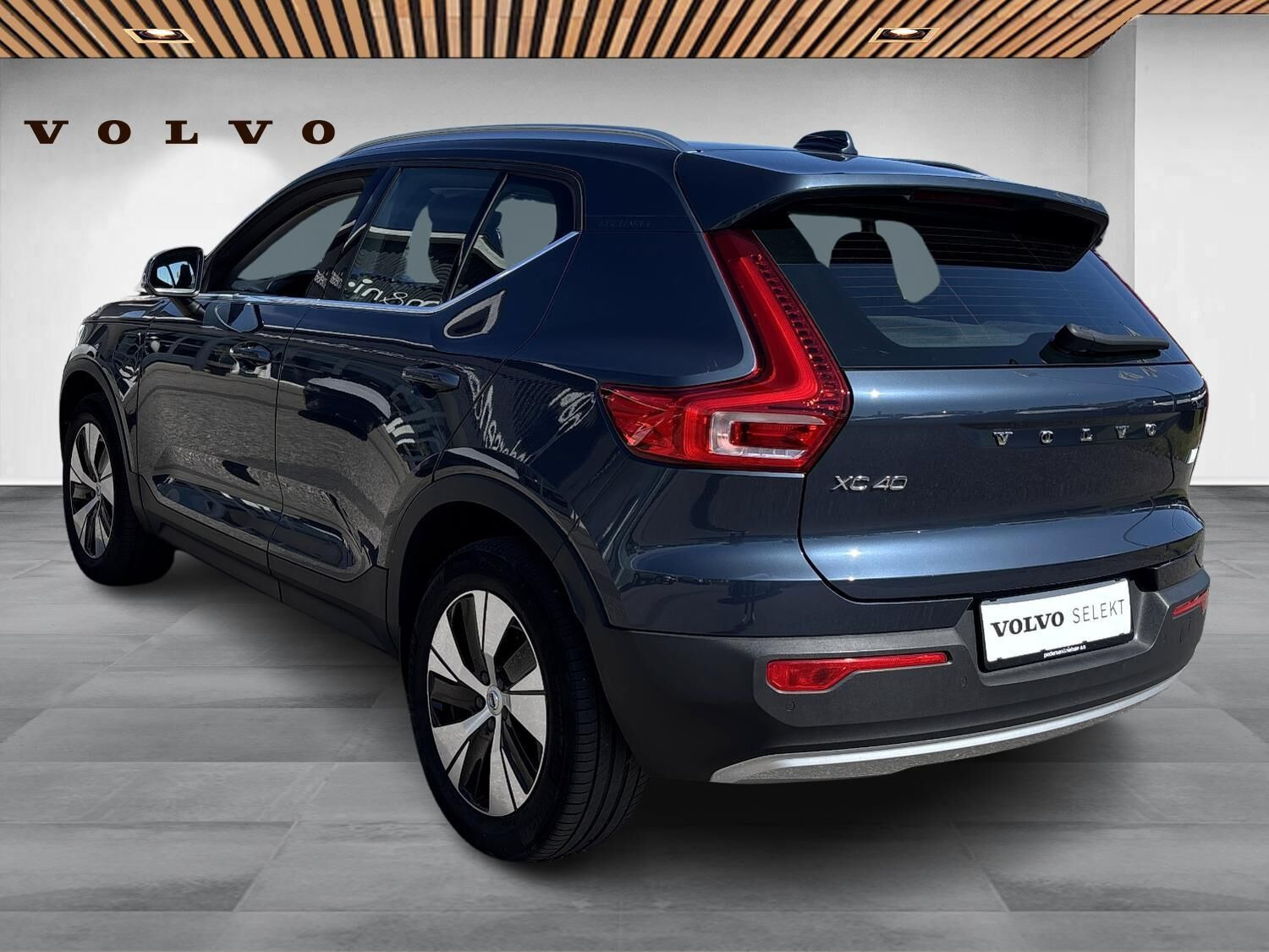 Blå Volvo XC40 fra 2021