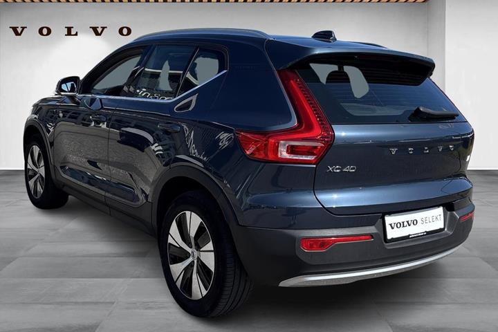 Blå Volvo XC40 fra 2021