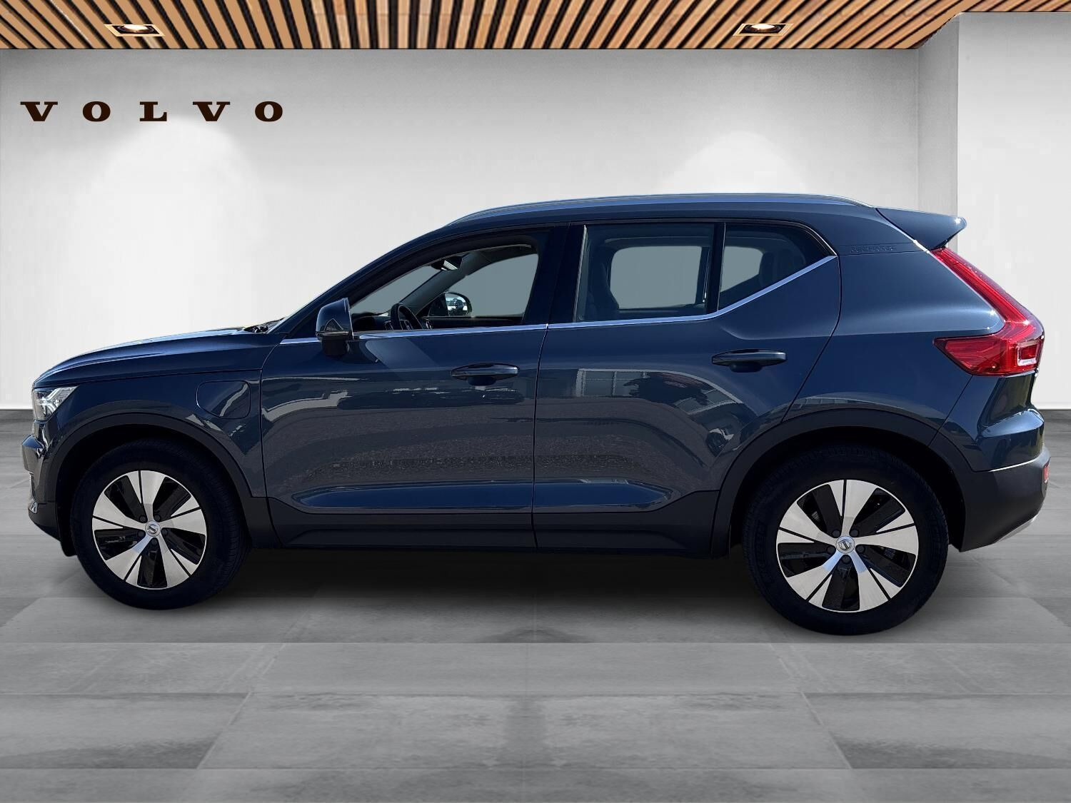 Blå Volvo XC40 fra 2021