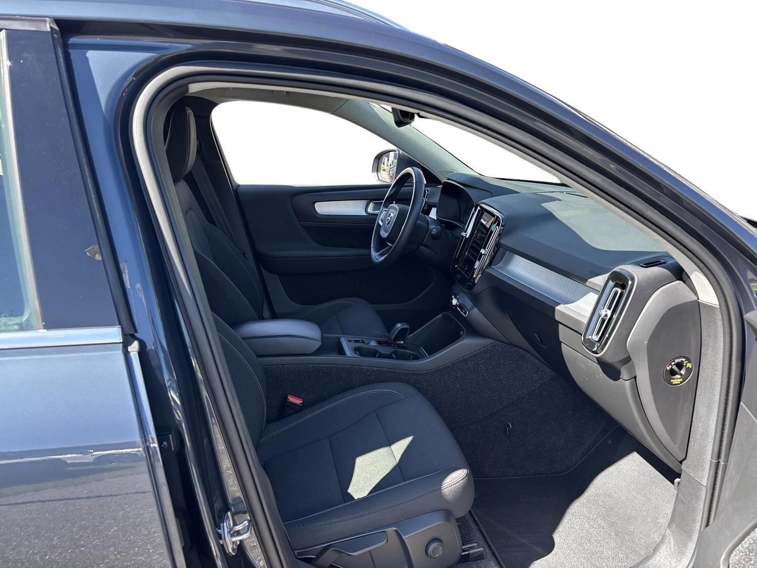 Blå Volvo XC40 fra 2021