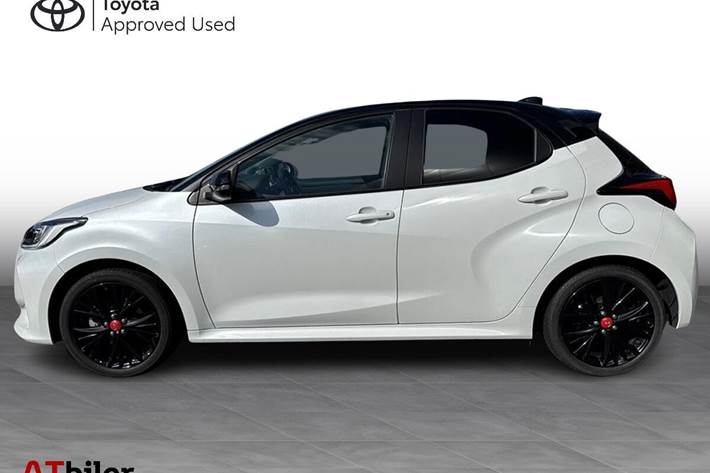 Hvid Toyota Yaris fra 2024