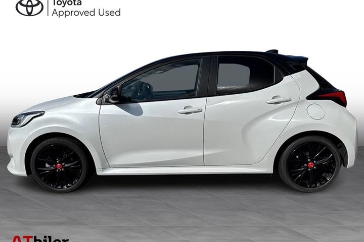 Hvid Toyota Yaris fra 2024