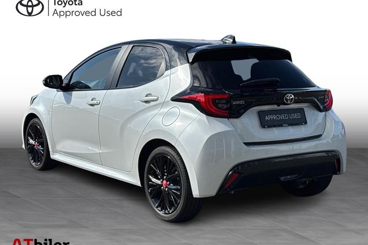 Hvid Toyota Yaris fra 2024