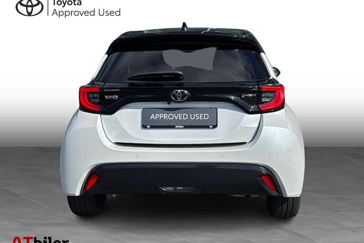 Hvid Toyota Yaris fra 2024