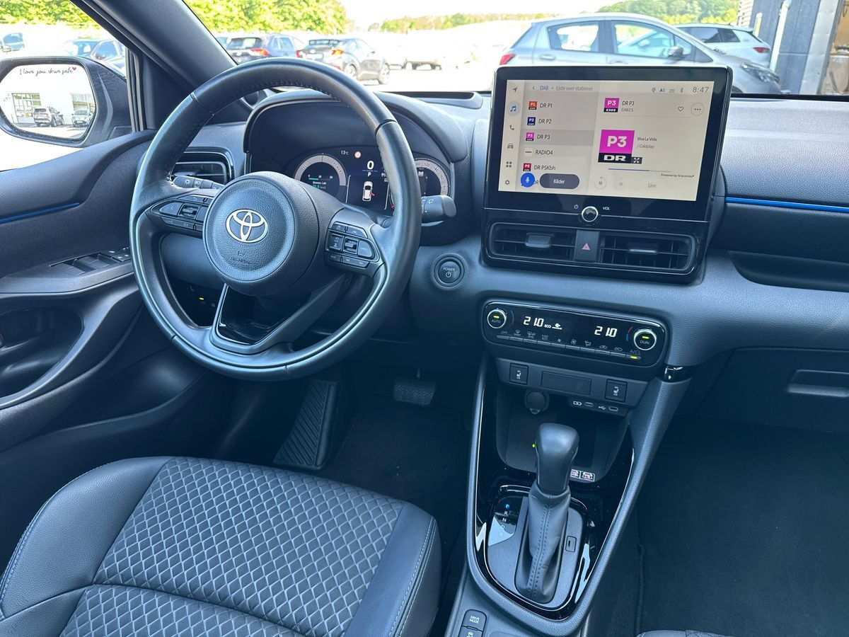 Hvid Toyota Yaris fra 2024