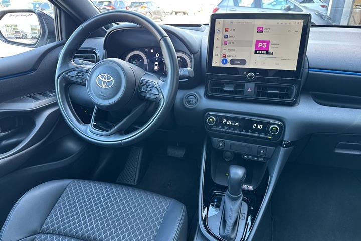 Hvid Toyota Yaris fra 2024