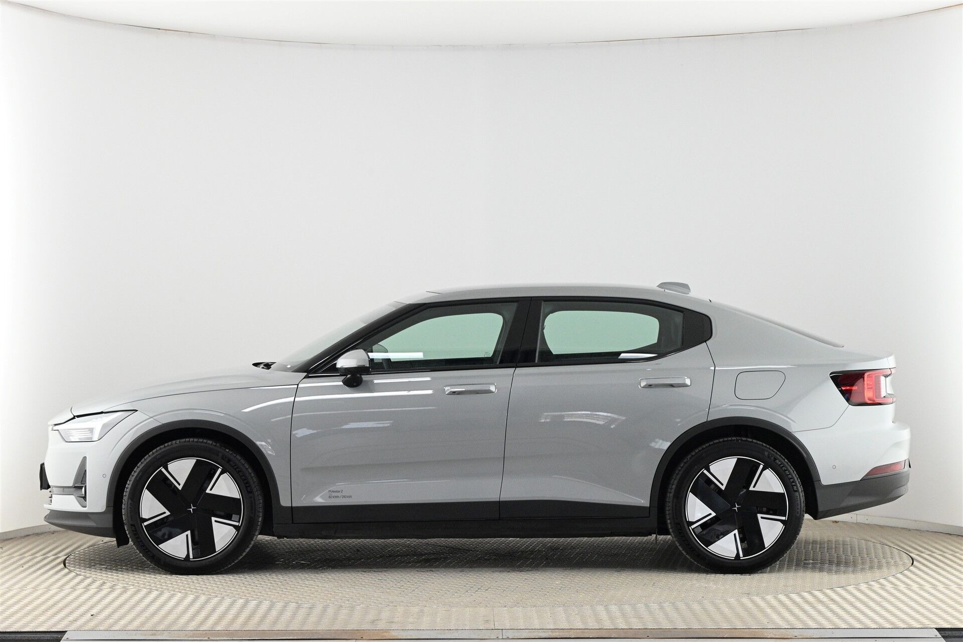 Grå Polestar 2 fra 2025