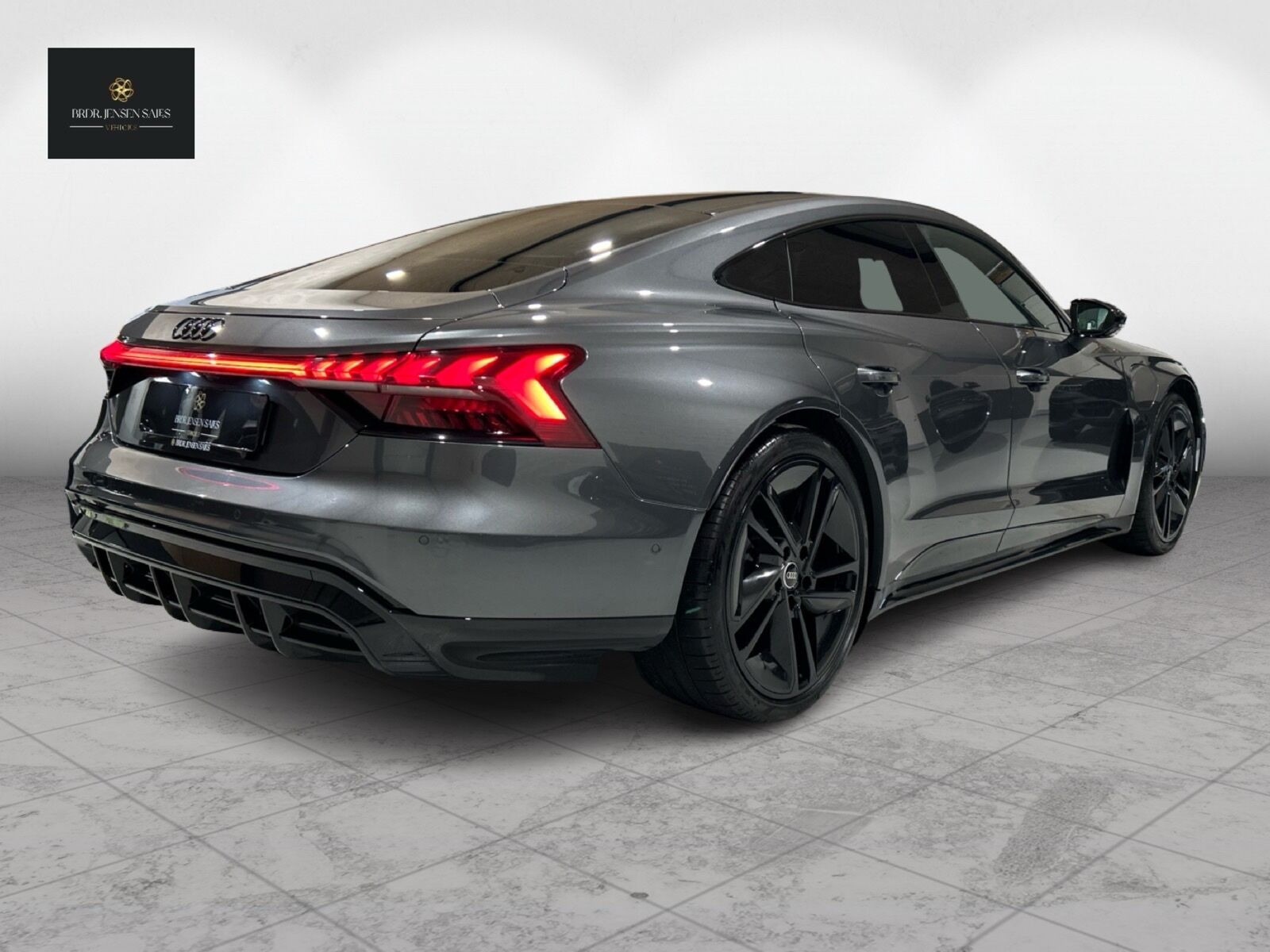 Grå Audi e-tron GT fra 2023