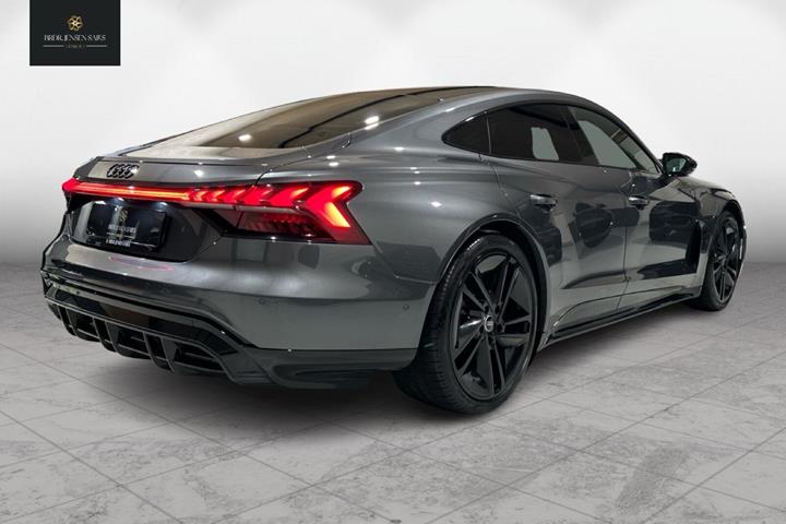 Grå Audi e-tron GT fra 2023