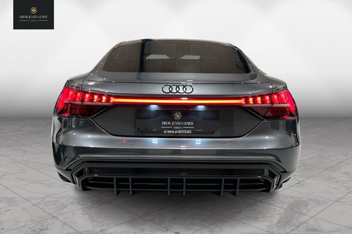 Grå Audi e-tron GT fra 2023