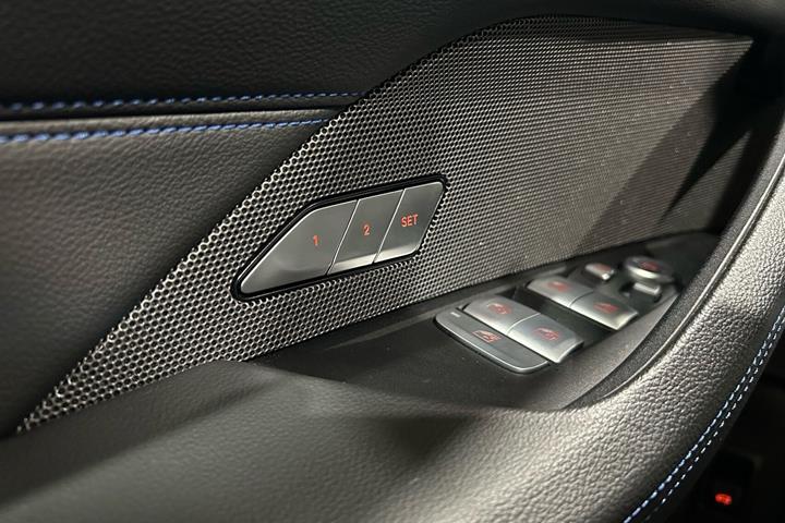 Grå BMW i4 fra 2024