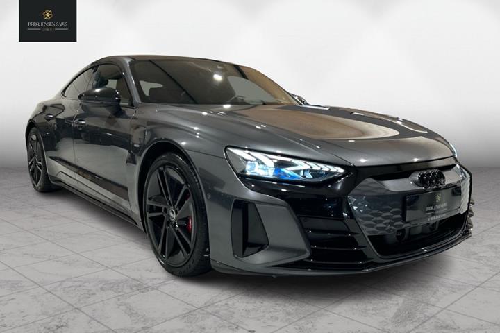 Grå Audi e-tron GT fra 2023 set udefra