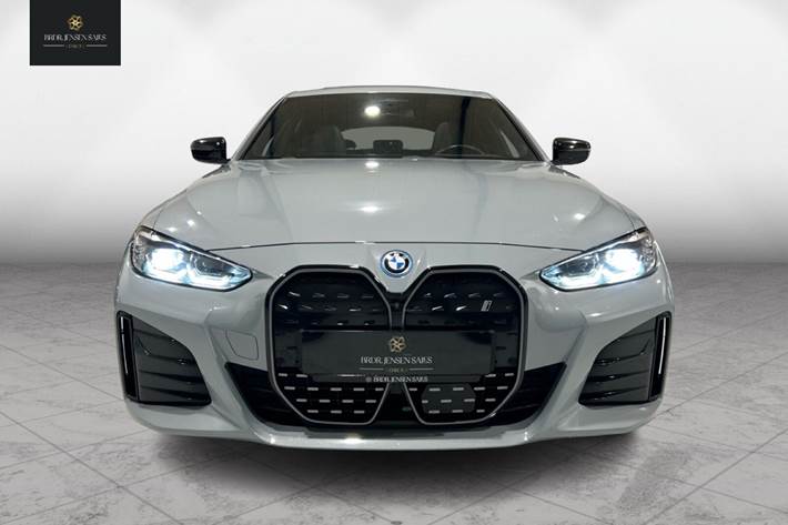 Grå BMW i4 fra 2024
