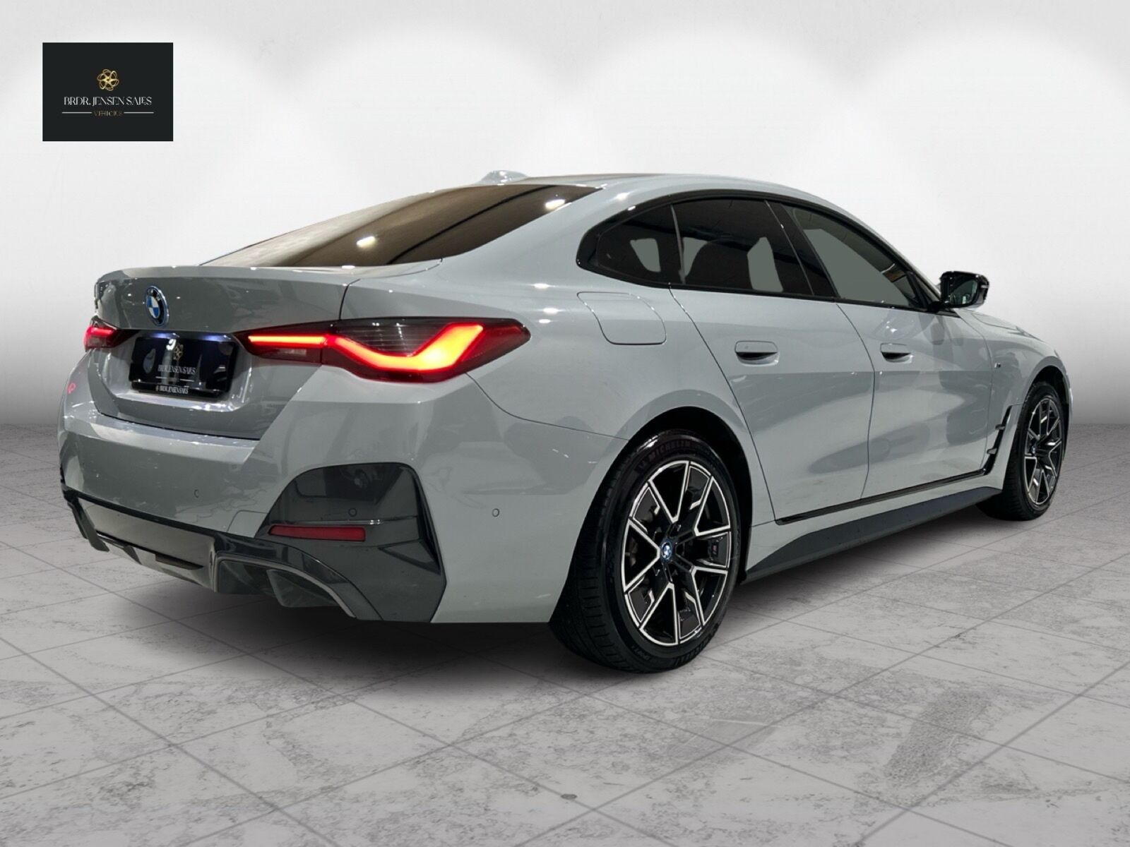 Grå BMW i4 fra 2024