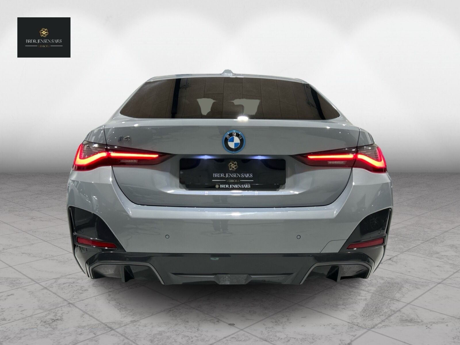 Grå BMW i4 fra 2024