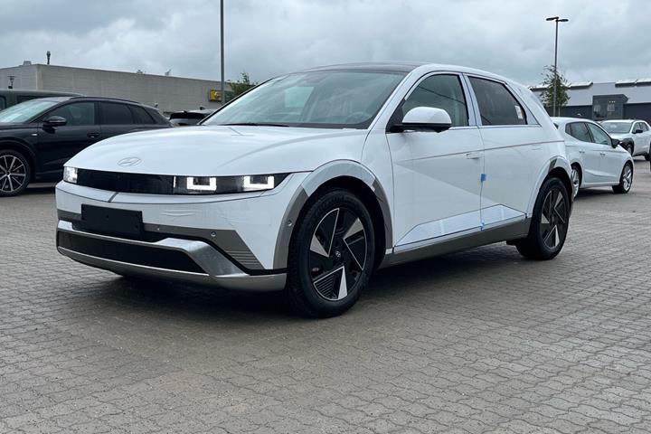 Hvid Hyundai Ioniq 5 fra 2026 set udefra