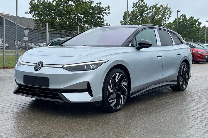 Sølv VW ID.7 fra 2026 set udefra