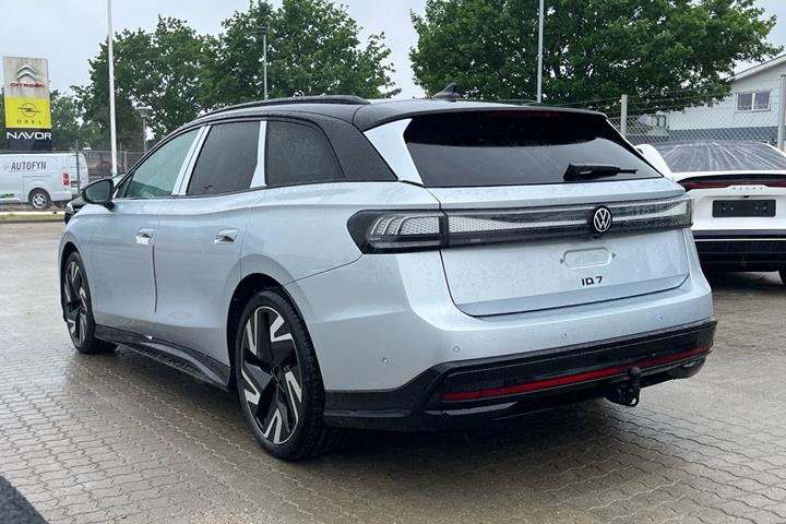 Sølv VW ID.7 fra 2026