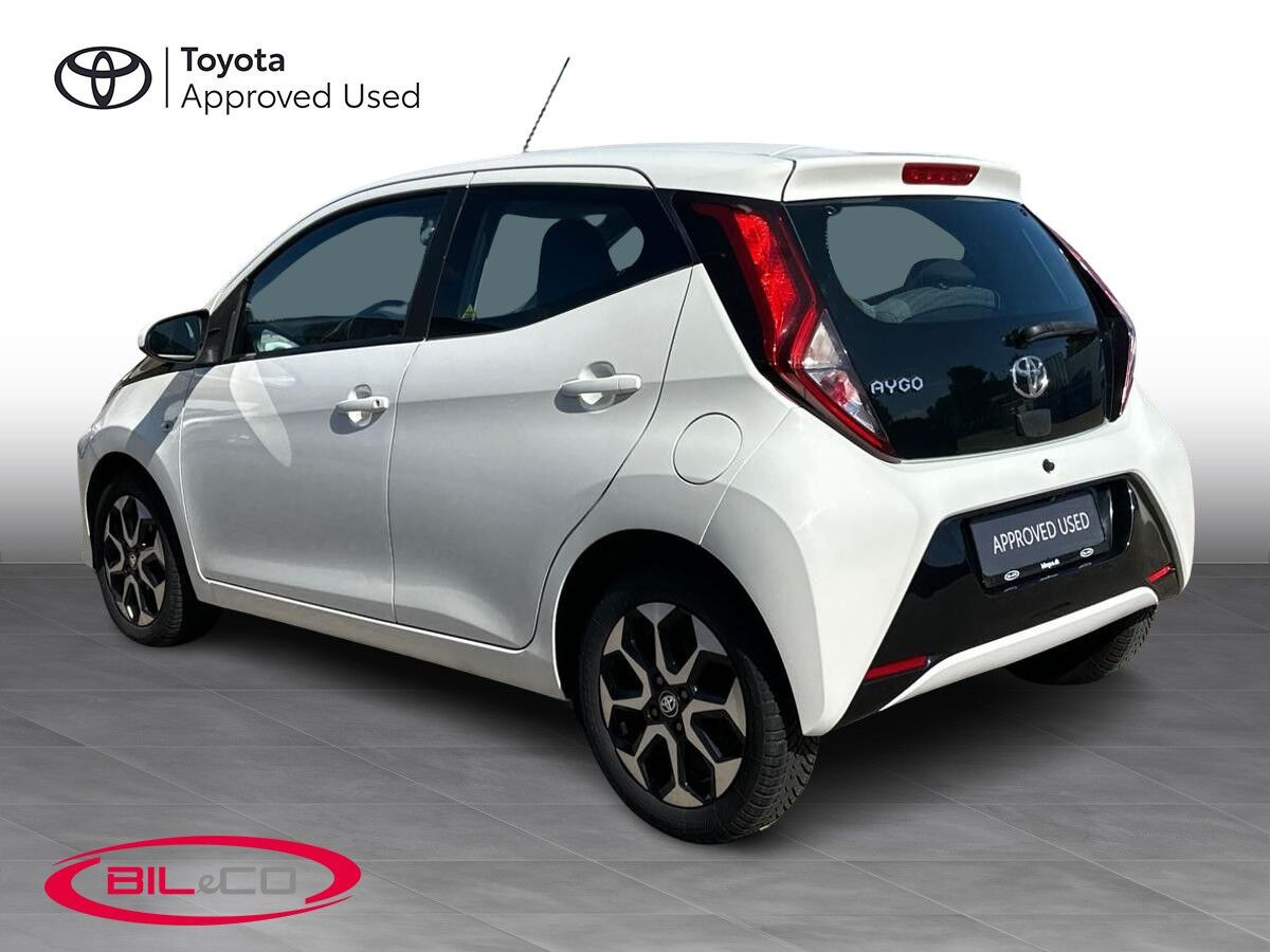 Hvid Toyota Aygo fra 2019
