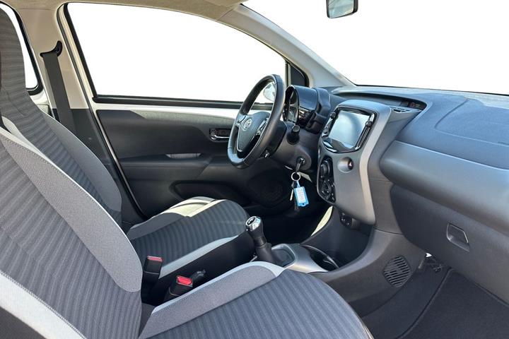 Hvid Toyota Aygo fra 2019