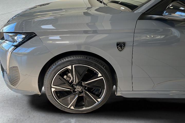 Grå Peugeot E-308 fra 2023