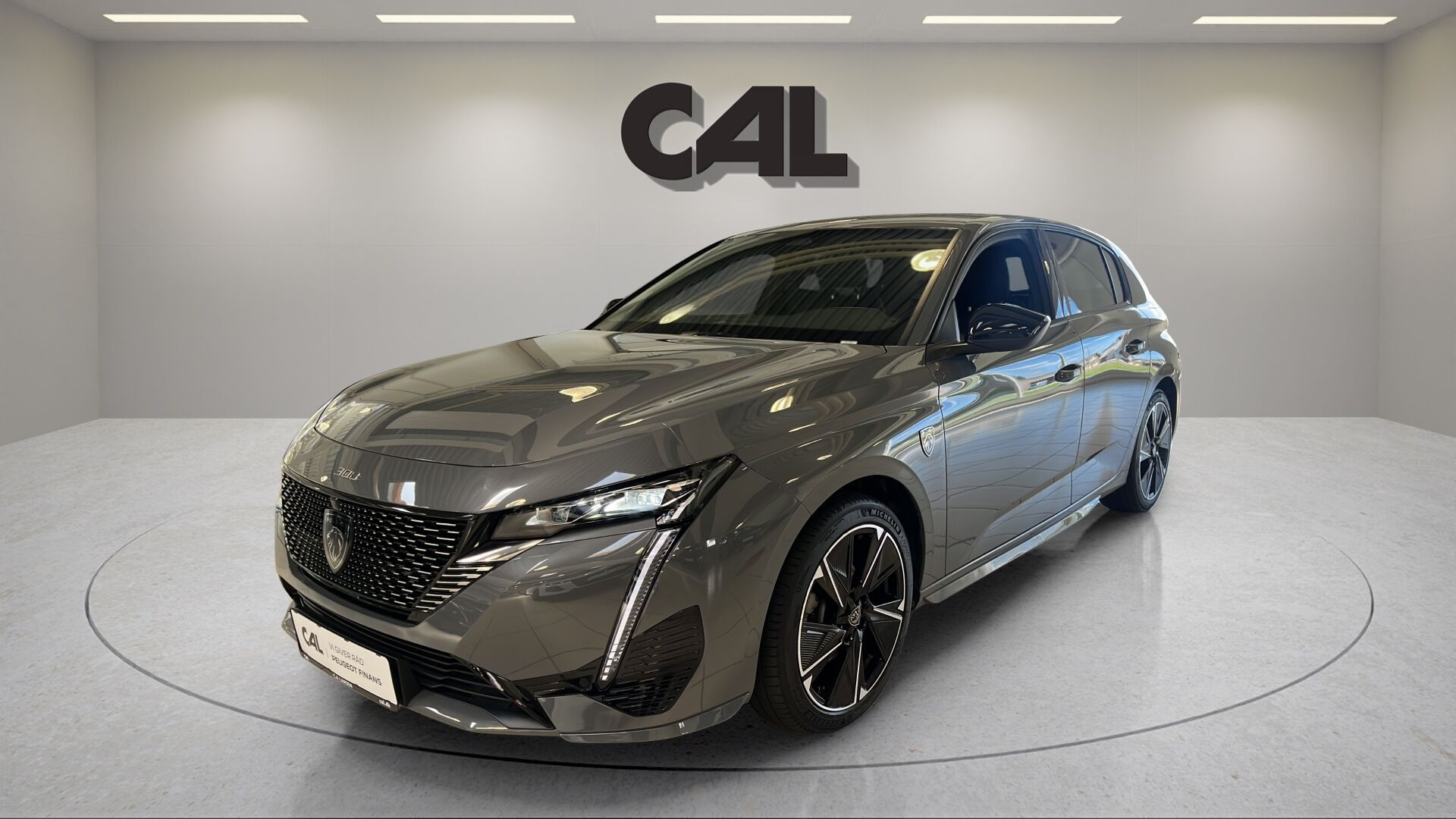 Grå Peugeot E-308 fra 2023