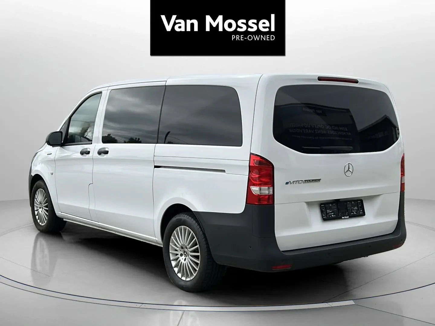 Hvid Mercedes eVito fra 2023