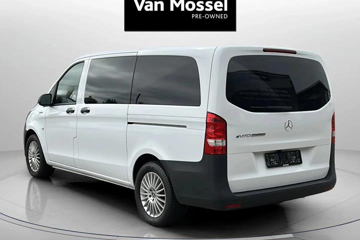 Hvid Mercedes eVito fra 2023