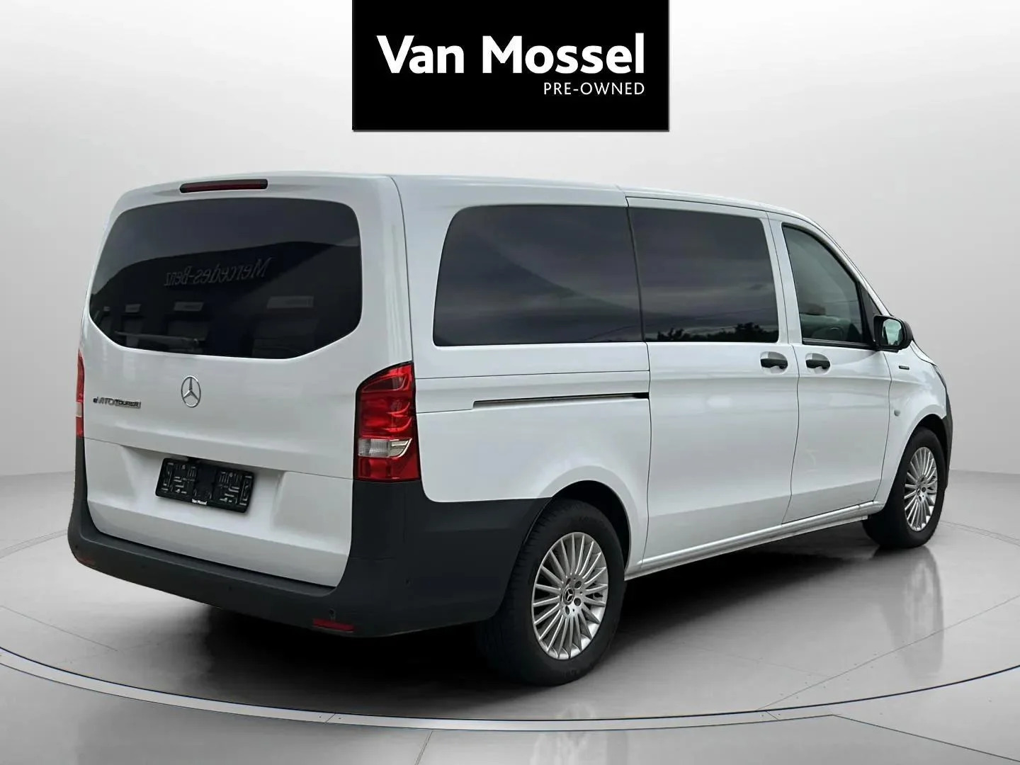 Hvid Mercedes eVito fra 2023
