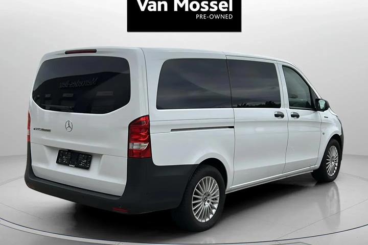 Hvid Mercedes eVito fra 2023