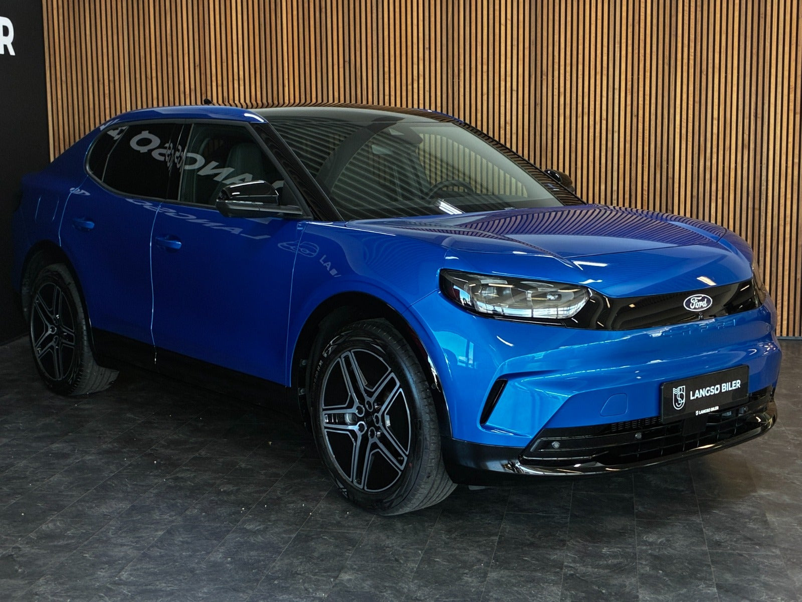 Blå Ford Capri fra 2025