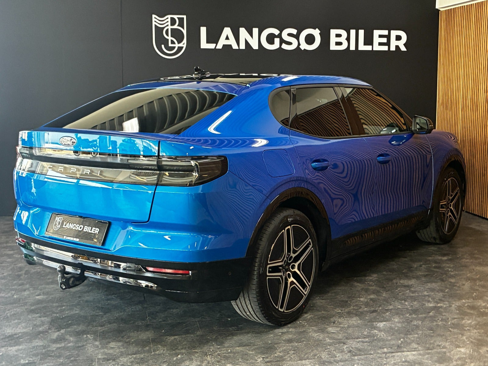 Blå Ford Capri fra 2025