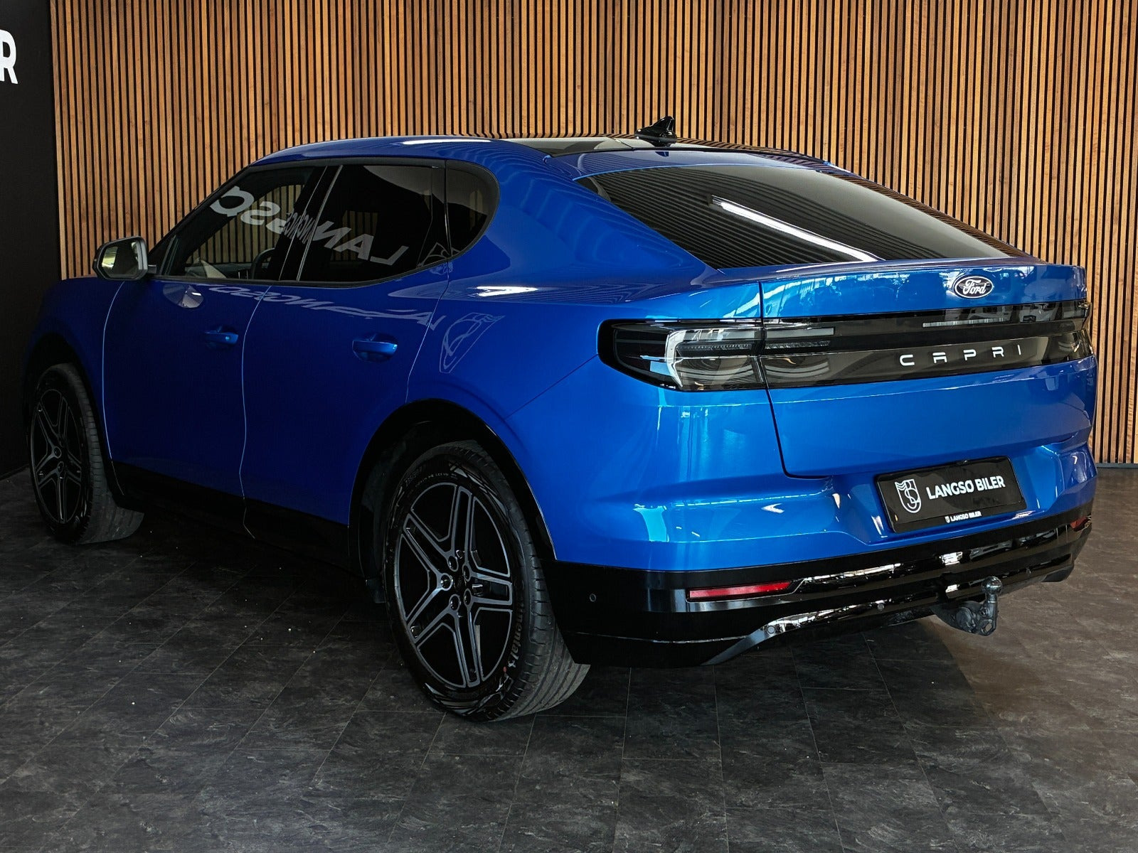 Blå Ford Capri fra 2025