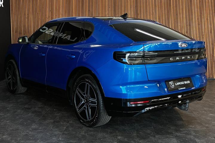 Blå Ford Capri fra 2025