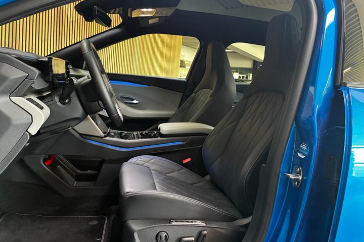 Blå Ford Capri fra 2025