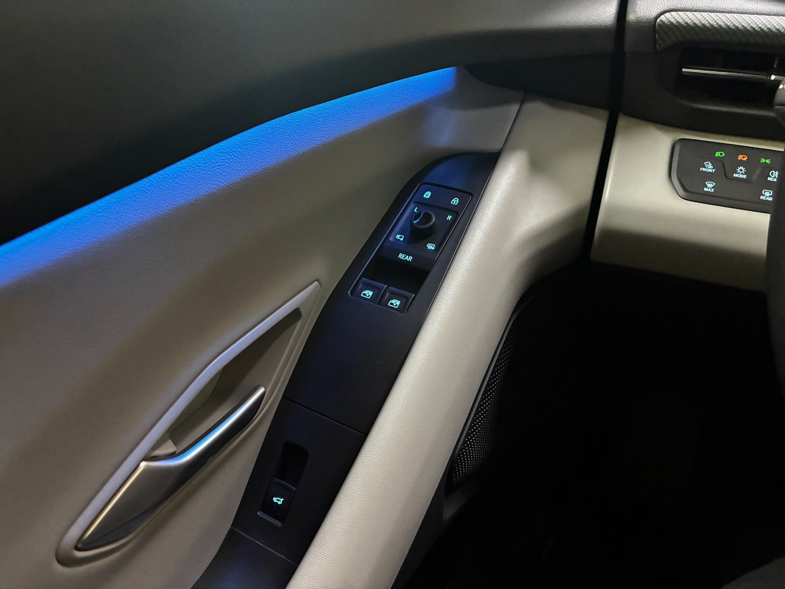 Blå Ford Capri fra 2025