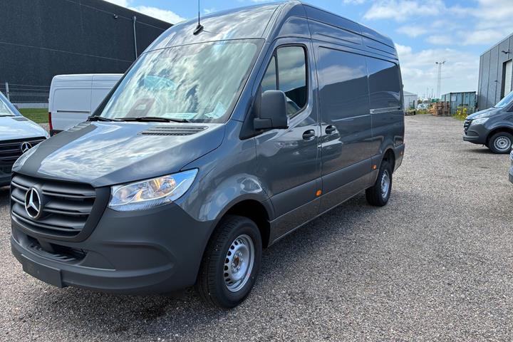 Grå Mercedes Sprinter 317 fra 2026