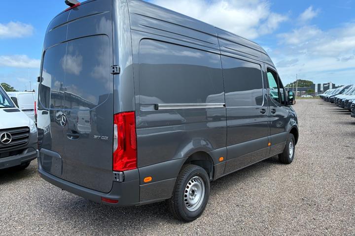 Grå Mercedes Sprinter 317 fra 2026
