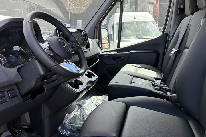 Grå Mercedes Sprinter 317 fra 2026