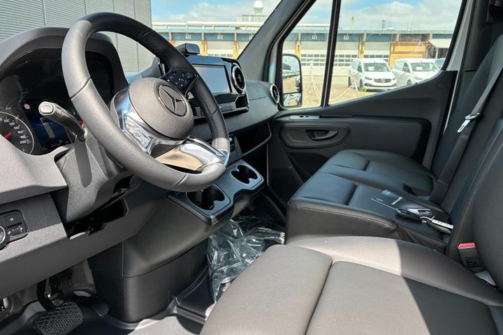 Hvid Mercedes Sprinter 317 fra 2026