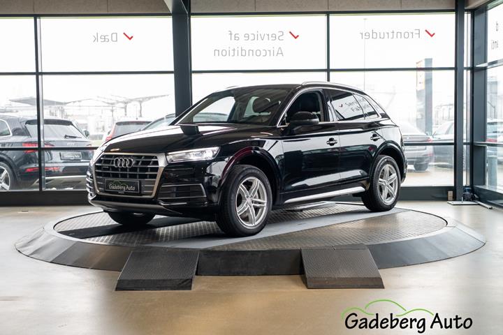 Sort Audi Q5 fra 2017 set udefra